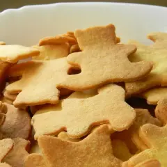 Jak upiec herbatniki bezglutenowe, które się nie kruszą?