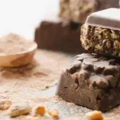 Jak jeść batony proteinowe i nie tyć? Sekrety mądrego wyboru