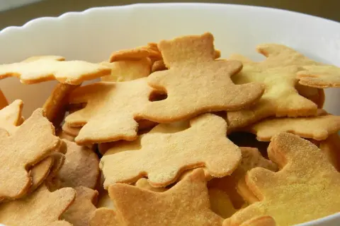 Jak upiec herbatniki bezglutenowe, które się nie kruszą?