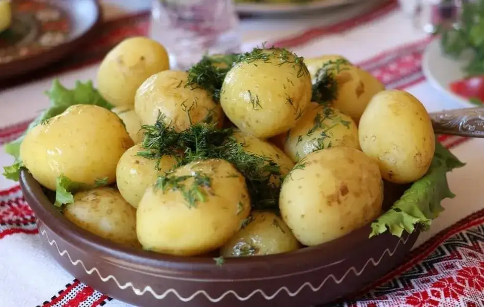 ziemniaki gotowane na parze i pieczone