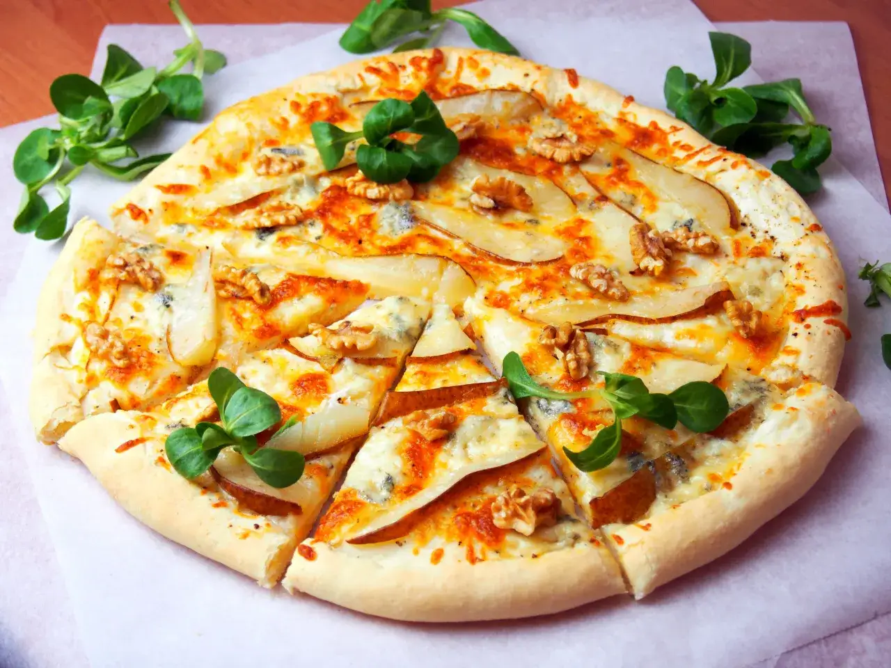 pizza wegetariańska z gruszką i serem